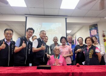 重陽同歡送暖-黃副市長訪神岡據點百歲長青模範生　