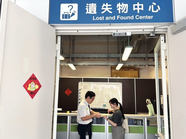 中捷跨站尋回旅客遺失手提袋-失主感動淚目
