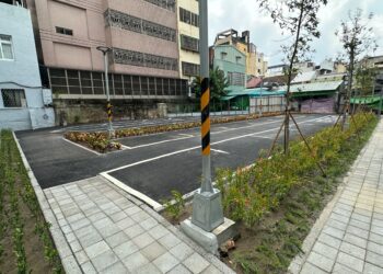 逛夜市不怕機車沒位停!中市忠孝路新增機車停車場-即日起開放使用