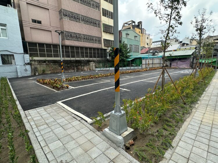 逛夜市不怕機車沒位停！中市忠孝路新增機車停車場-即日起開放使用