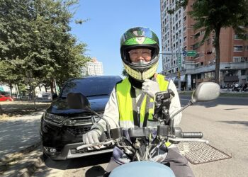 車牌字母偷換秒識破-台中最強開單員眼明手快通報警方拖吊