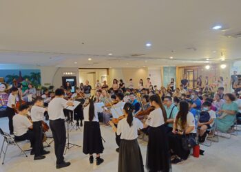 以泥土與植物作畫-吳玳瑩《歸》鄉攜手中市太平學童實踐永續藝術