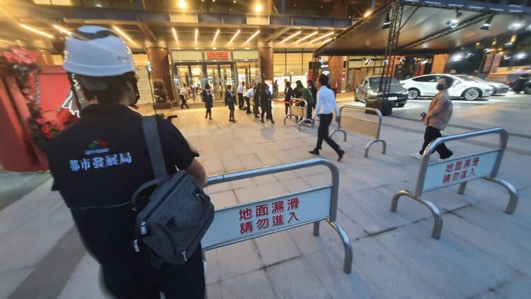 風力強大致台中新光三越玻璃破損-市府都發局：依規列管限期改善否則得連續罰鍰