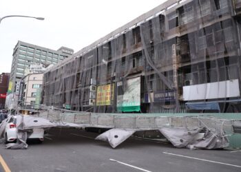 中央市場鷹架倒塌-中市府勒令停工依法開罰18萬元