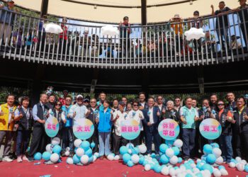 「甜點系地標」掀話題！大坑觀音亭景觀休憩平台完工啟用-盧市長：說到做到、打造安全好用又美觀的休憩空間