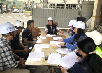 中央市場鷹架倒塌-中市府召開應變會議強化工地安全與鄰里溝通