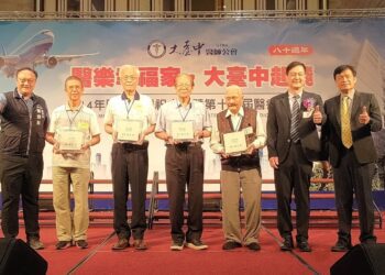 醫師節致敬醫療奉獻-鄭副市長表揚資深醫師