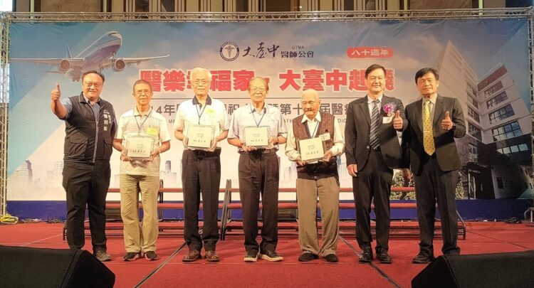 醫師節致敬醫療奉獻-鄭副市長表揚資深醫師