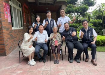 落實敬老愛老精神！台中鄭副市長重陽前夕訪百歲模範母親-祝賀幸福滿滿