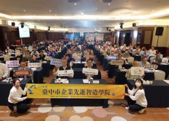 中市府辦台中先進智造、ai學院-3年輔導農地工廠超過6千人次