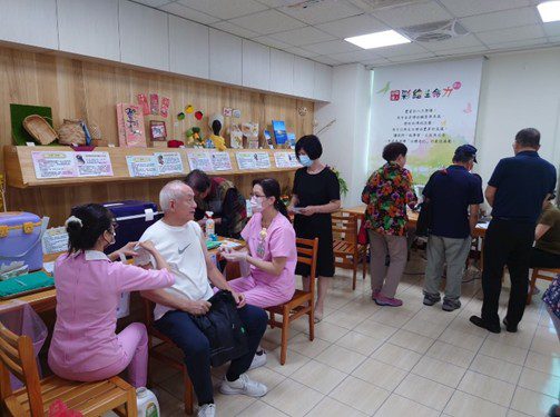 中市啟動長照機構疫苗接種專案 守護長者健康、提升秋冬免疫保護力