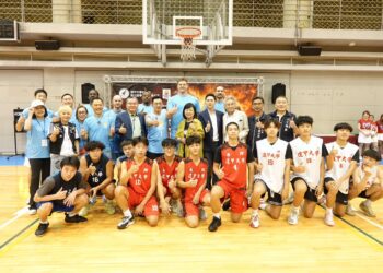身障ncaa球員單臂挑戰籃壇　「友善籃框」國際交流台中登場