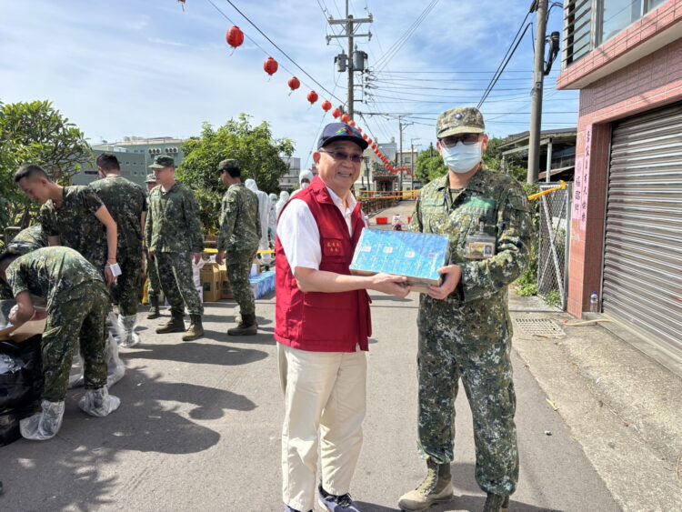 國軍漏夜進駐台中非洲豬瘟案例場支援清消工作-農業局長赴現場慰勞致謝