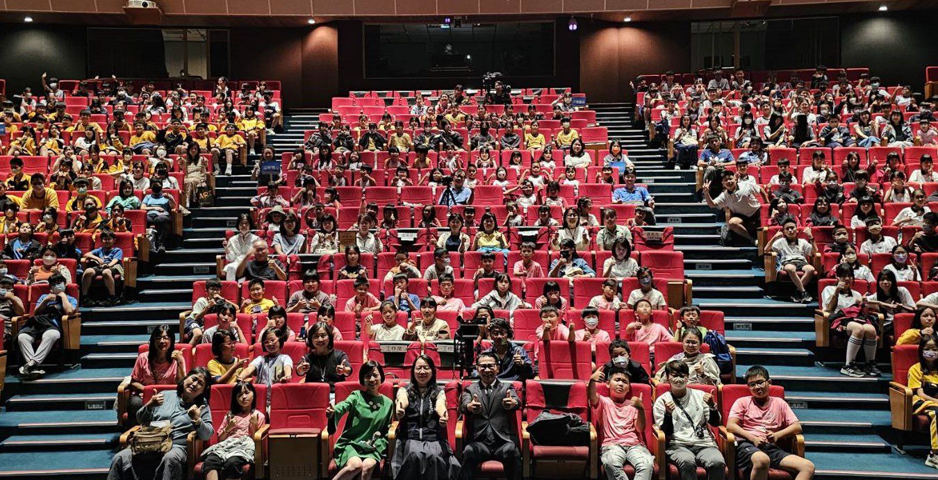 馬戲、現代舞輪番上陣！中市學子從教室走進中山堂感受劇場魅力