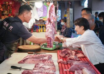 豬肉攤開市！盧市長赴市場關心豬肉供需、價量情形-提供安全衛生美味國產豬肉