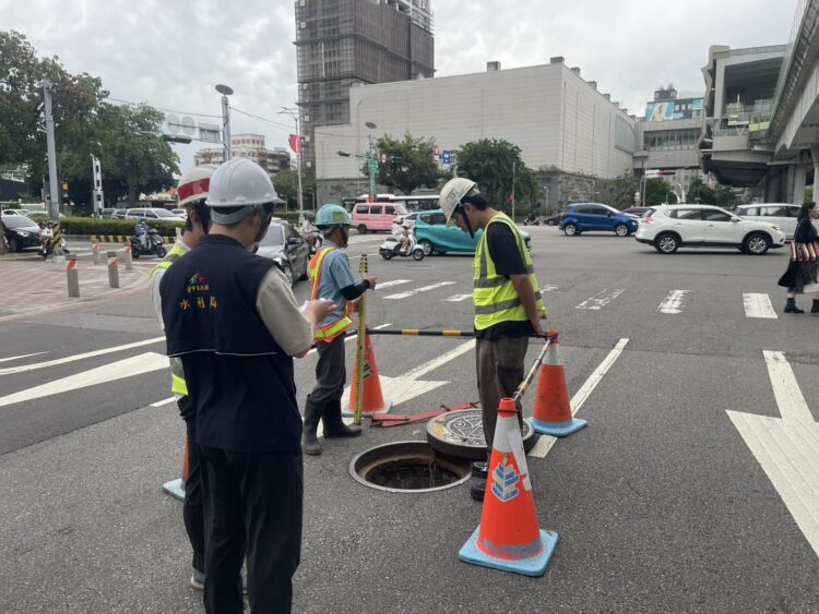 因應鳳凰颱風來襲-中市府加強雨水下水道維護抽檢-確保設施排水暢通