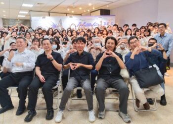 ▲朝陽科技大學第28屆視覺傳達設計系畢業展師生合影。