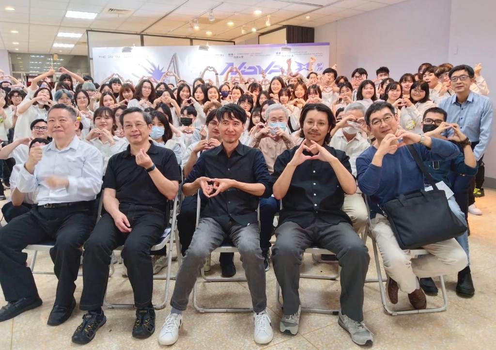 ▲朝陽科技大學第28屆視覺傳達設計系畢業展師生合影。