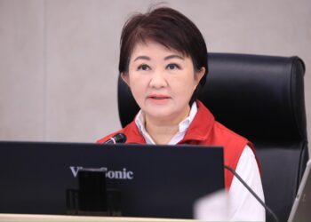 鳳凰颱風路徑飄忽不定-盧市長坐鎮災害應變中心：市民家人勿掉以輕心