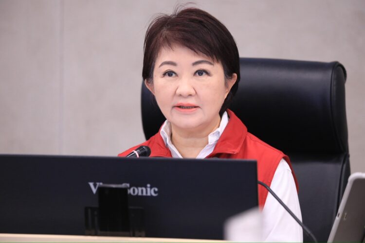 鳳凰颱風路徑飄忽不定-盧市長坐鎮災害應變中心：市民家人勿掉以輕心