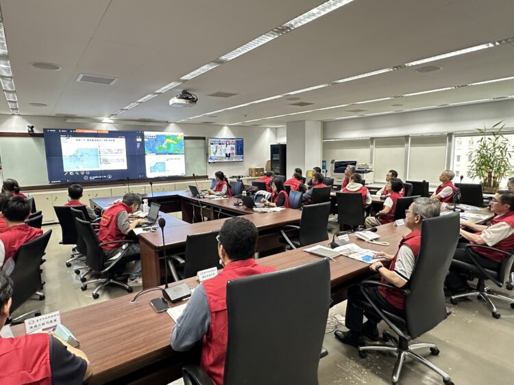 中市建設團隊今上午即時聯防抗「鳳凰」！同步連線掌握各區現場防颱狀況