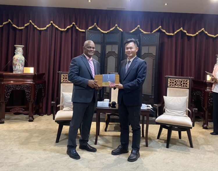 友邦馬紹爾財政部長及姊妹市瓜佳蓮市長拜會-林副秘書長：感謝支持盼增進友好情誼