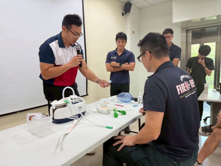 跨界合作創新教具 中市消防局推3d列印氣切訓練模具強化救護訓練