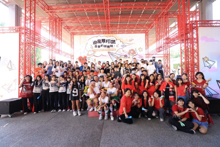 迎風起飛!台中青少年登台秀自我 共慶國際兒童人權日