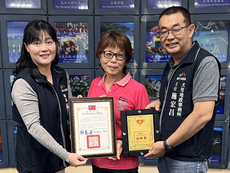 熱誠服務-大里地政志工獲志工之星肯定