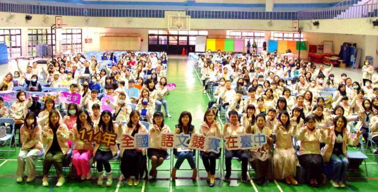 中市語文競賽代表隊進軍全國-教育局賴副局長授旗期許再創佳績!