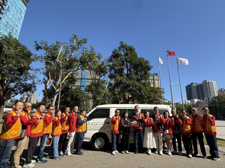 捐贈復康巴士、消防警備車-國際獅子會300c-1區溫暖台中