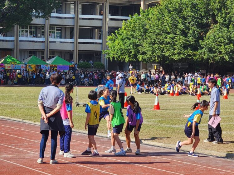 中市歷史最久的百卅名校──西區忠孝國小歡慶130歲生日-教育局長親臨與校友、師生同賀