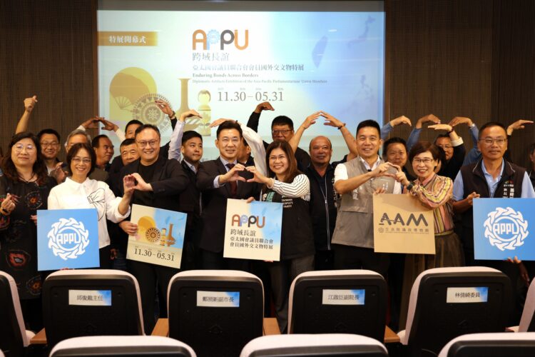 跨域長誼一甲子-鄭副市長盛讚議政博物館推廣教育成果