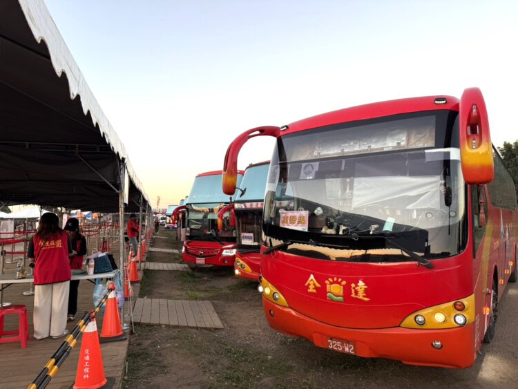 2025新社花海圓滿落幕-中市交通局接駁車攜手鏡頭君同步疏運順暢