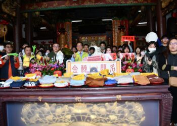 開化寺舉辦為考生祈福「臨試抱佛腳」　盼藉由「神助」一舉金榜題名