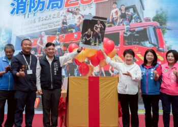 2026消防形象月曆亮相！搜救犬也入鏡-盧市長：讓城市英雄被看見