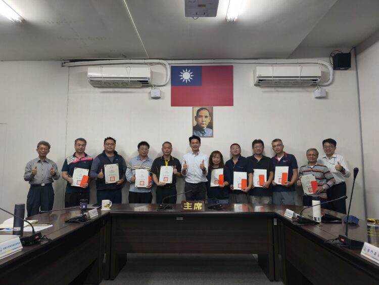 出類拔萃！中市交通局頒發計程車駕駛人優秀子女獎學金