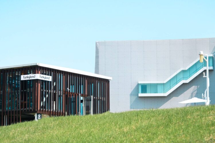 網美瘋朝聖！中央公園「funkyland」試營運爆紅　質感系最新景點魅力引爆全台