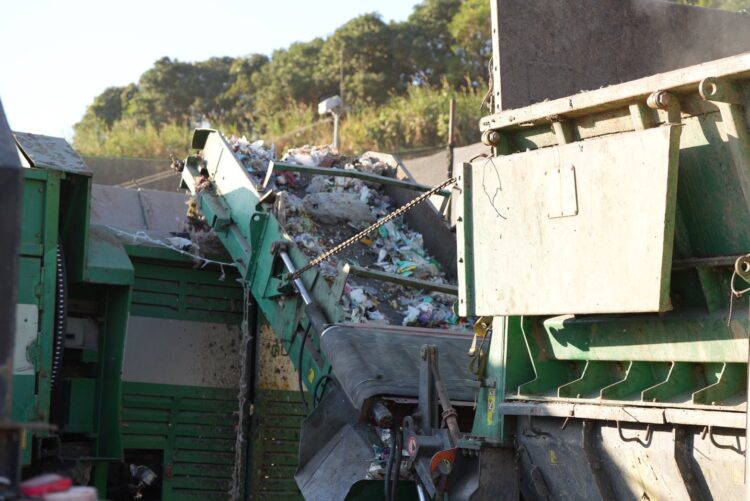 中市環保局啟動分選打包計畫 大里掩埋場裸露垃圾加速清除、改善環境品質