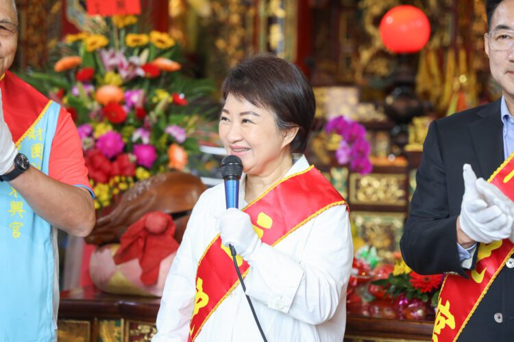 中市東勢東興宮造福鄉里-盧市長贈匾「澤厚民豐」肯定慈善力量