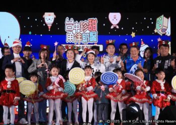 史上最甜!台中耶誕嘉年華18公尺高「耶誕珍甜」耶誕樹璀璨點燈-盧市長:最萌打卡新地標誕生