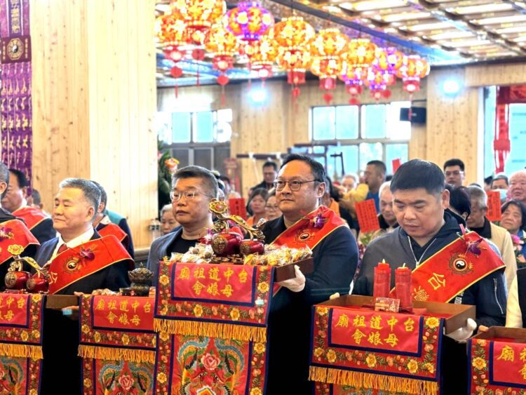 無極三清總道院母娘殿瑤池金母安座盛典登場-鄭副市長祈願國泰民安