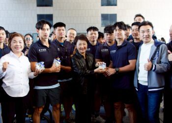 全球鋼鐵對決-12國猛將、明星同台挑戰極限爭霸百萬獎金-盧市長親送「幸運物」力挺台中隊