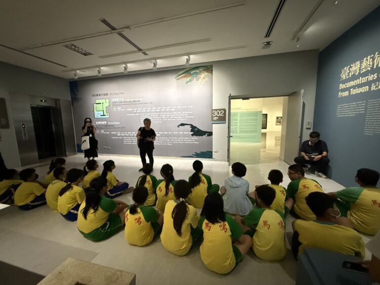 肯定與接納的藝術行動-特教生與普通生手牽手-用藝術在美術館畫出快樂