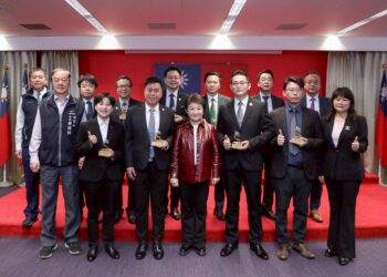 共築幸福宜居台中　盧市長頒獎表揚不動產從業菁英