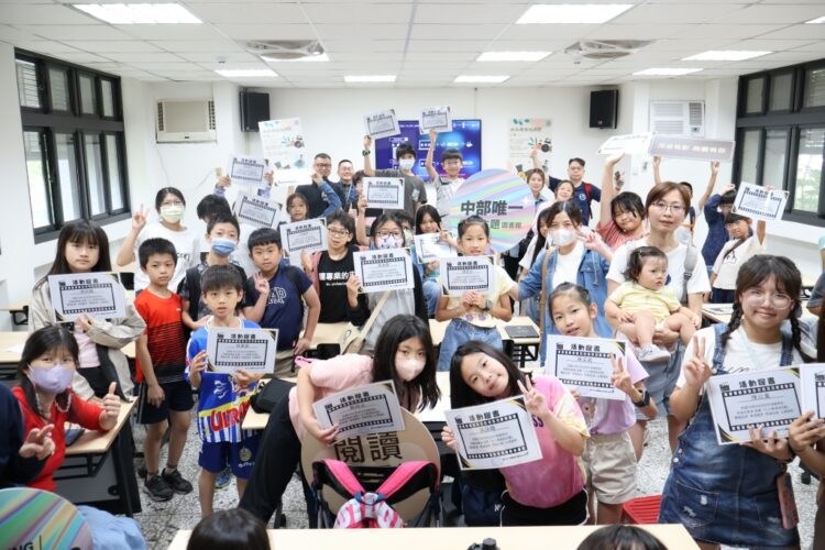 中市圖沙鹿深波分館獲圖書館奧斯卡獎！電影館藏與影展備受市民喜愛