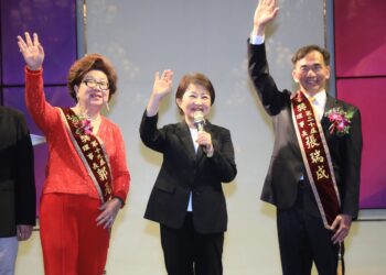 第19、20屆金手獎理事長交接-盧市長肯定企業家顧產業拚經濟