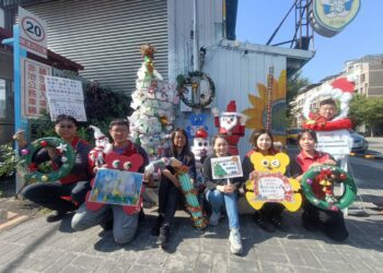 點亮永續聖誕　中市環保局打造「環保聖誕樹」成為溫馨打卡新亮點