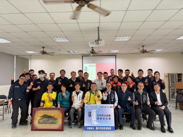 曾仁安董事長慷慨捐贈到院前緊急救護3d靜脈定位儀　強化中市消防局救護量能