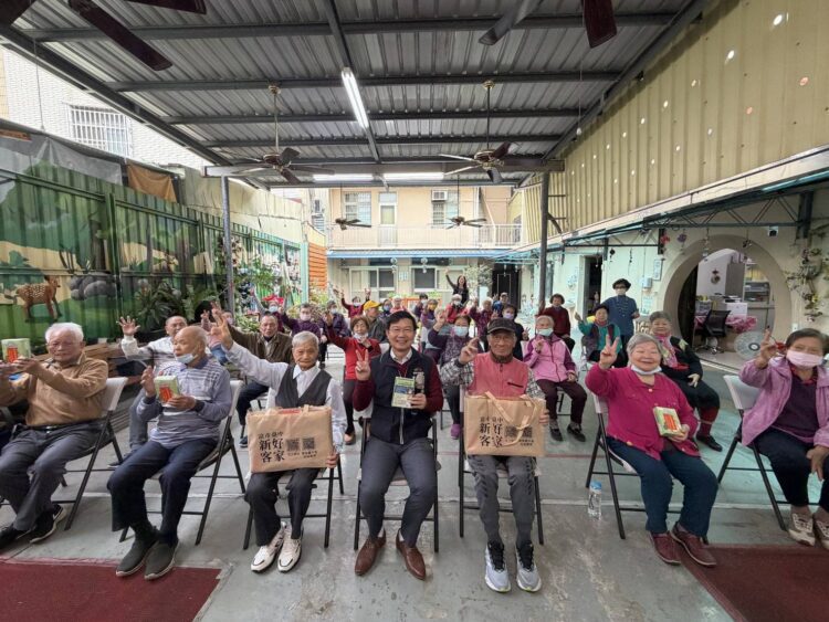 中市客委會送暖伯公照護站　長輩笑開懷、客家情更濃